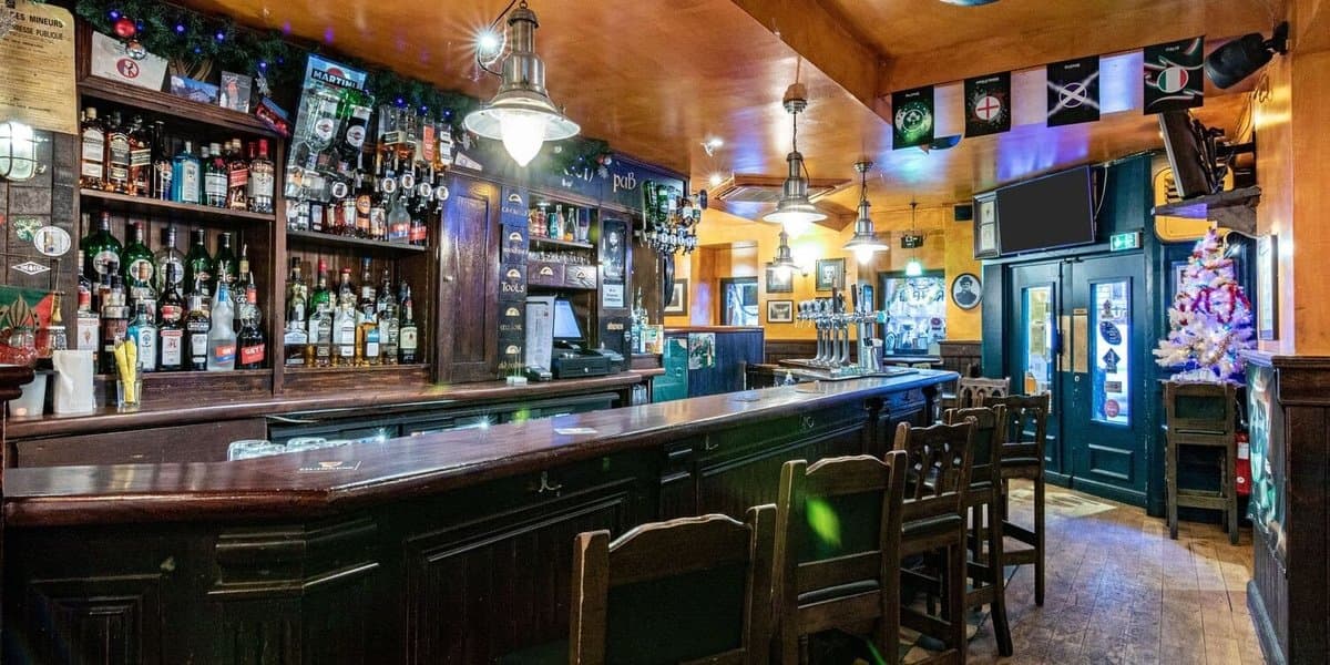 Privatiser l'Estrade Bar