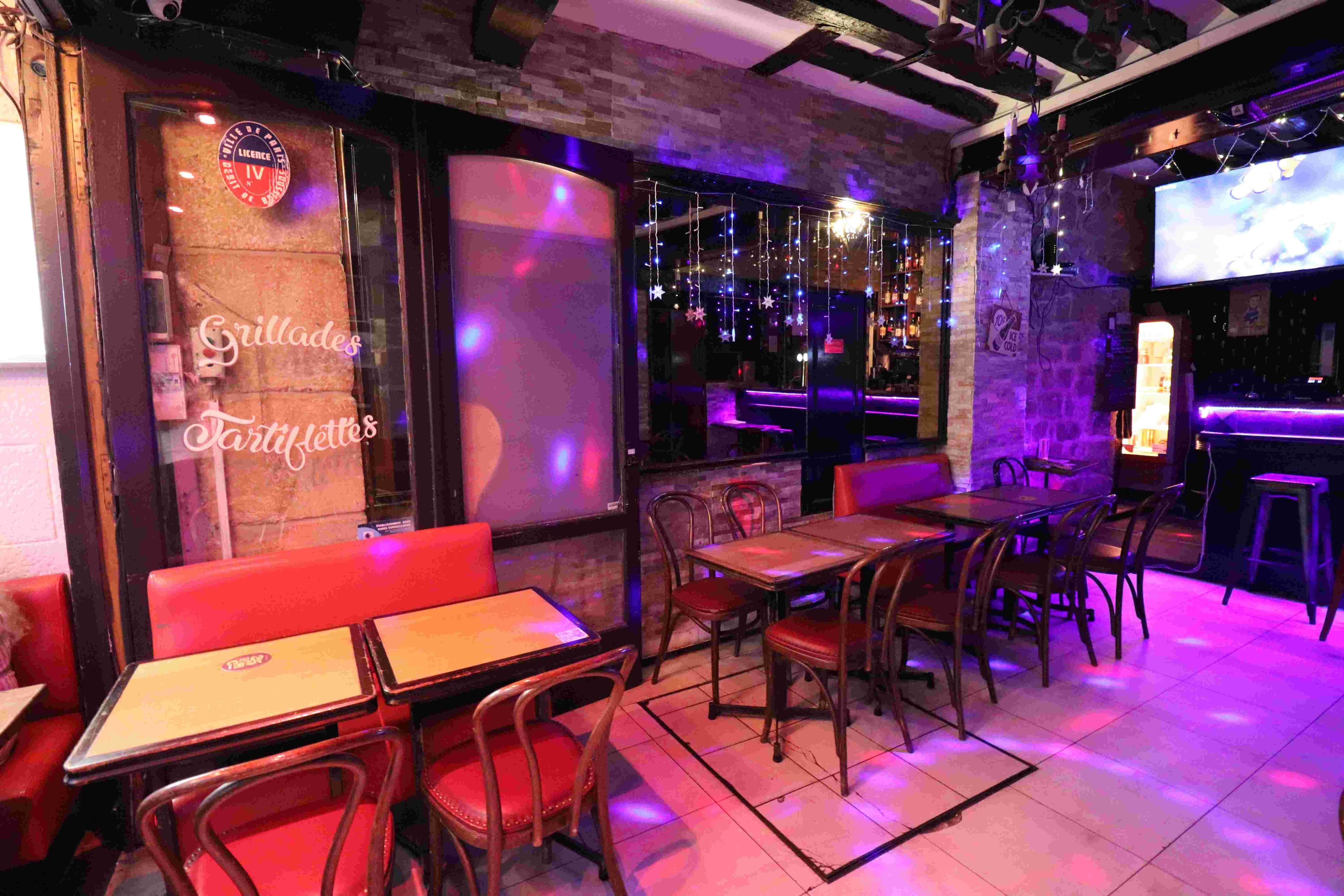Le Holiday Bar