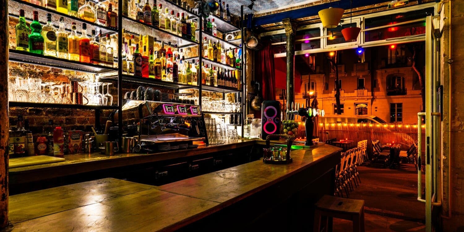 Le H Bar